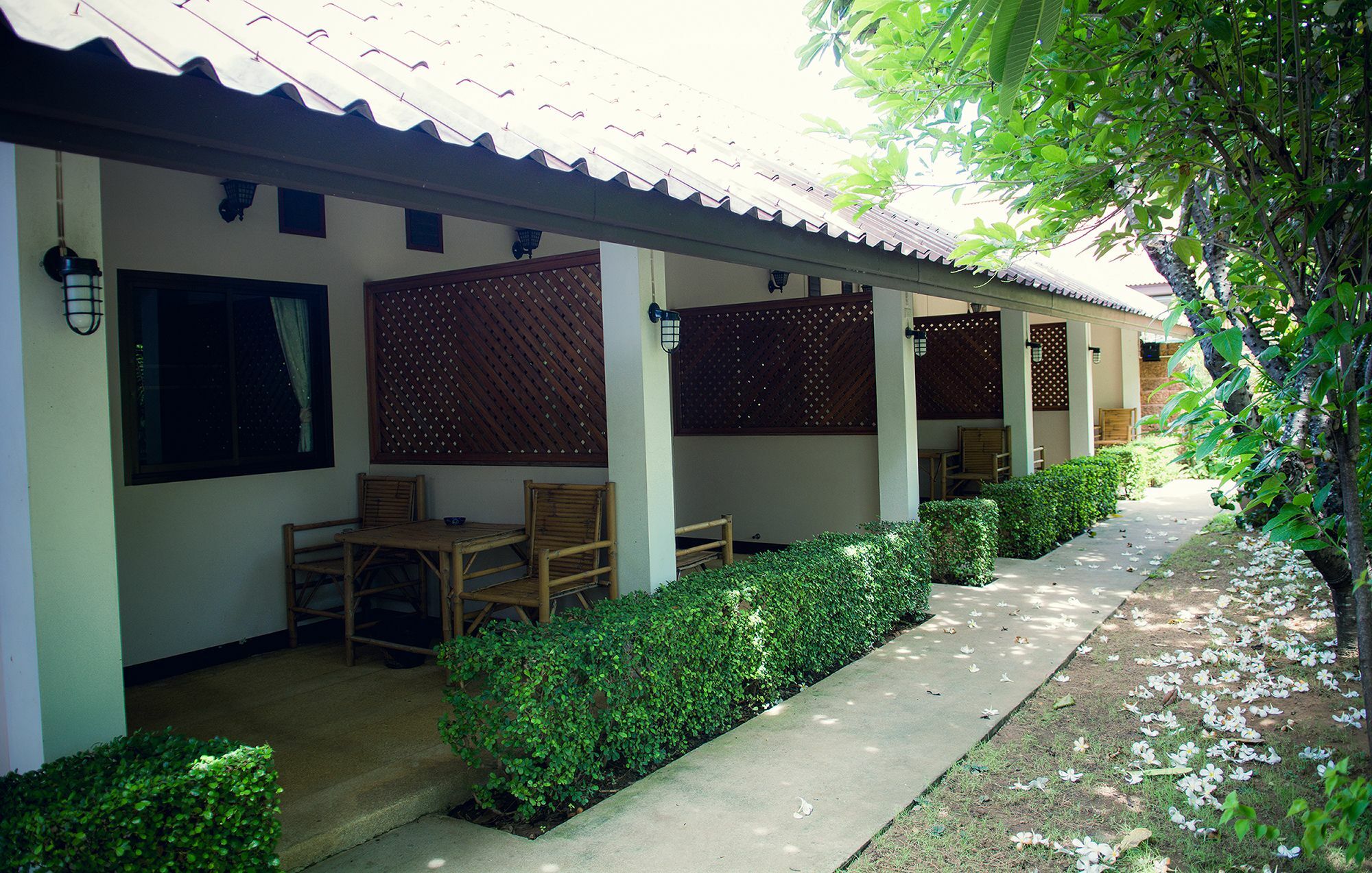 The Nine Guest House Kanchanaburi Exterior photo
